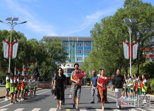 泰和县实验小学举行退休教师欢送会 图