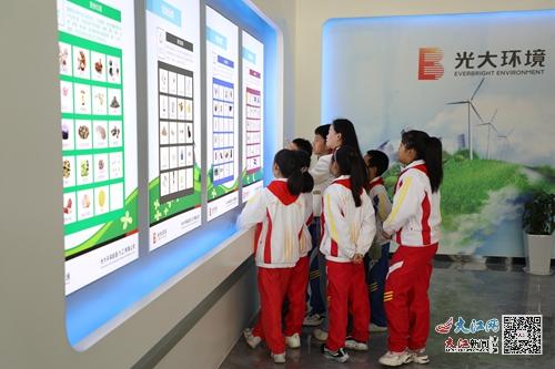 九江小学八里湖校区四 1 中队开展 走进垃圾处理厂 探究 变废为宝 之奥秘 主题校外实践活动