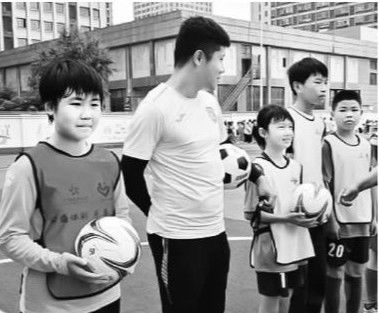 安徽池州 快乐操场 为足球特色小学添彩 新闻频道 中国青年网