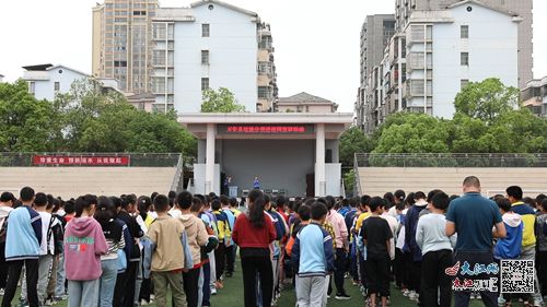 万安县五丰中心小学开展 小手拉大手 共创新家园 活动 图
